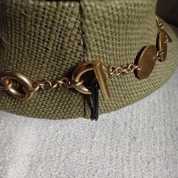 Goldtone disks toggle chain necklace - Picture 3 of 3